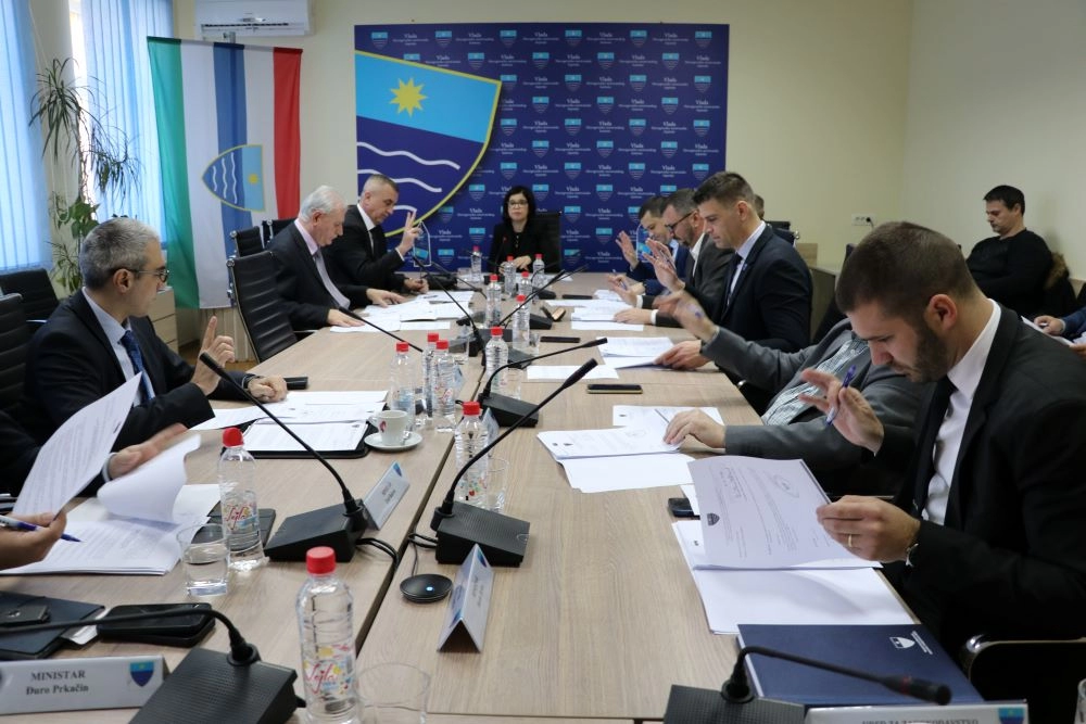 Vlada HNŽ: Od 1. ožujka se ne primjenjuje prava iz isteklog Kolektivnog ugovora